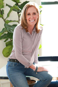 Ellen Sitting on Table 2023 Mobile